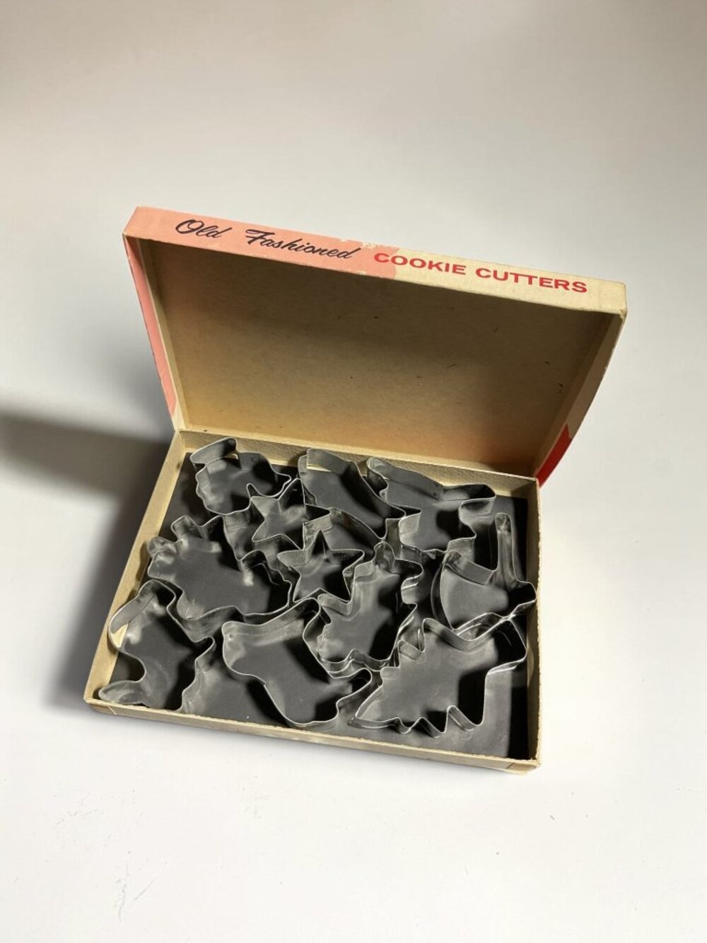 Vintage Old-Fashioned Cookie Cutters Set Of 12 Metal Shapes In Original Box